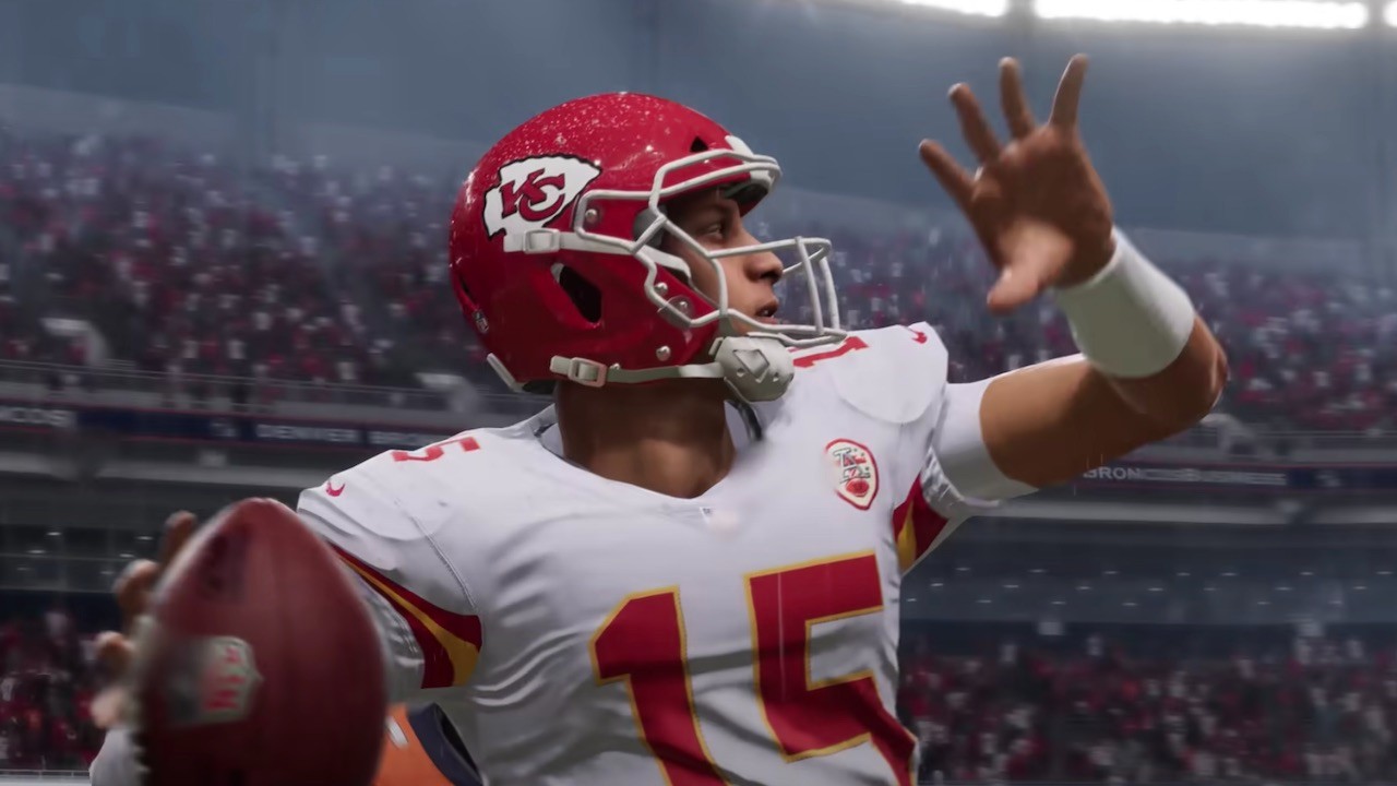 Madden 22 Patrick Mahomes throwing a ball