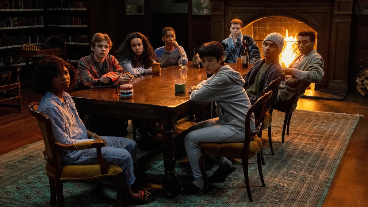 The Midnight Club. (L to R) Adia as Cheri Ian, Igby Rigney as Kevin, Annarah Cymone as Sandra, Iman Benson as Ilonka, Aya Furukawa as Natsuki, Ruth Codd as Anya, Sauriyan Sapkota as Amesh, Chris Sumpter as Spencer in episode 102 of The Midnight Club. Cr. Eike Schroter/Netflix © 2022