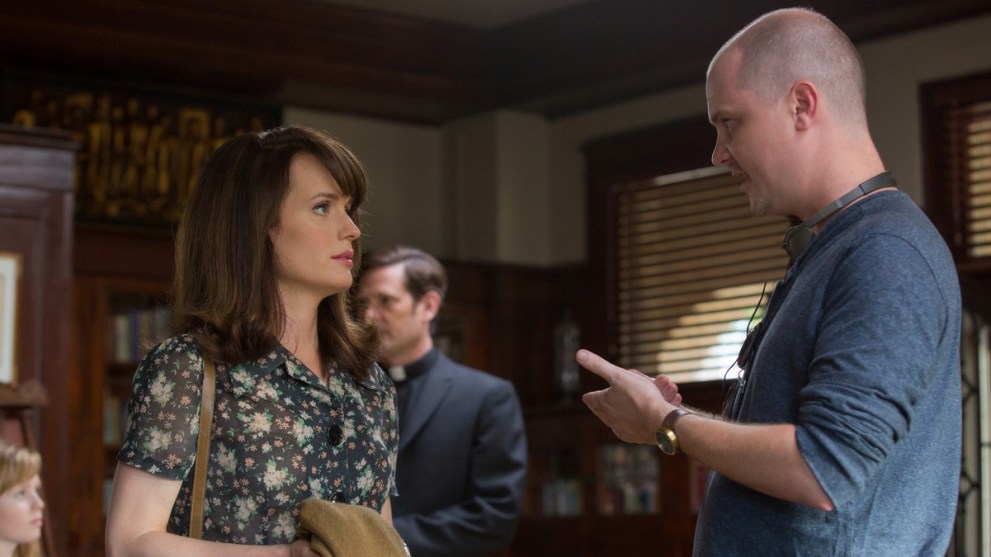 Mike Flanagan talking to Elizabeth Reaser