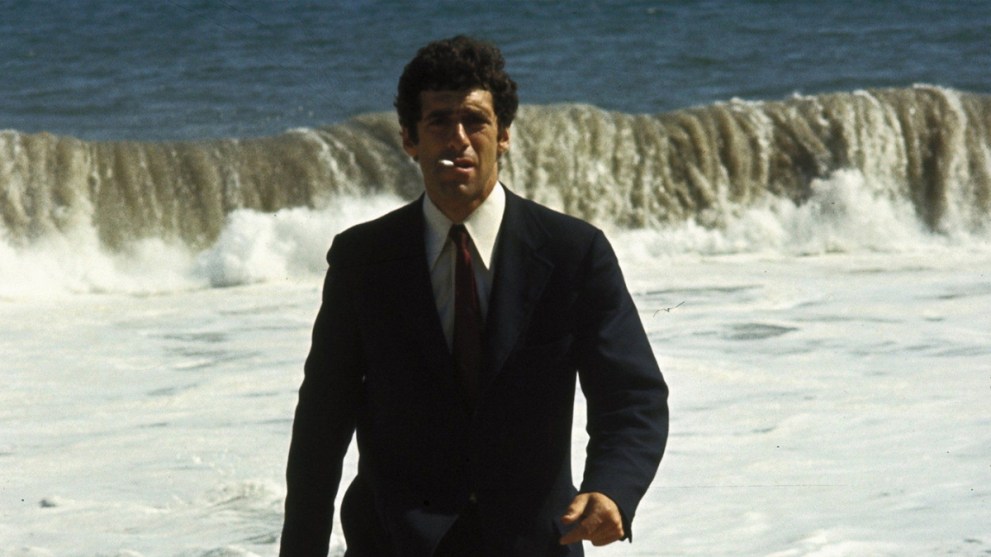 Elliot Gould as Philip Marlowe in The Long Goodbye.