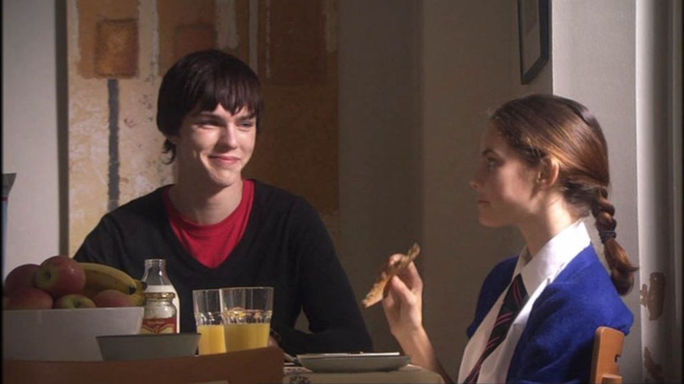 Tony and Effy Stonem having breakfast together in Skins UK