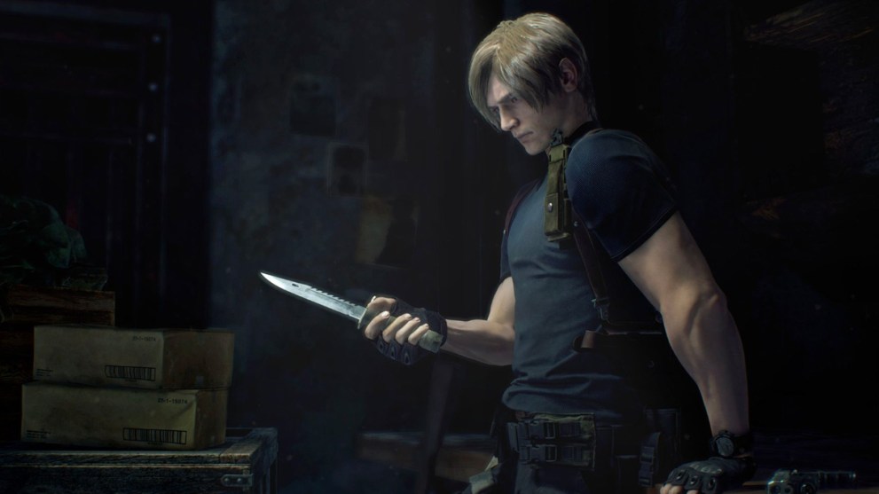 Leon with knife in Resident Evil 4 Remake